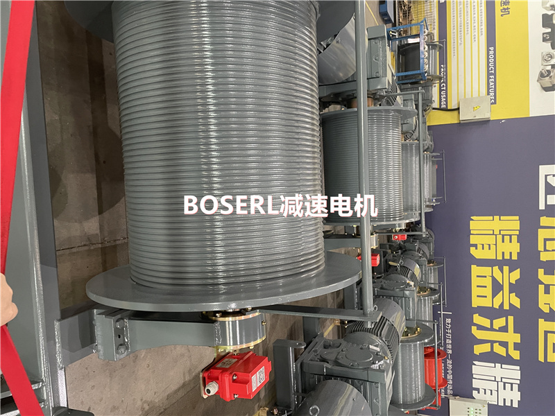 1690947944824384.jpg 齒輪減速機加電機